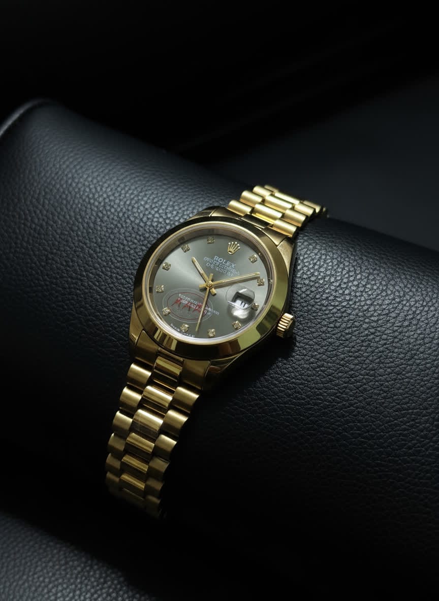 Golden Royal Watch, Subtle Green Inner Glow