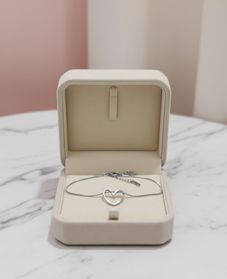 Royal Elegant Silver Heart Bracelet