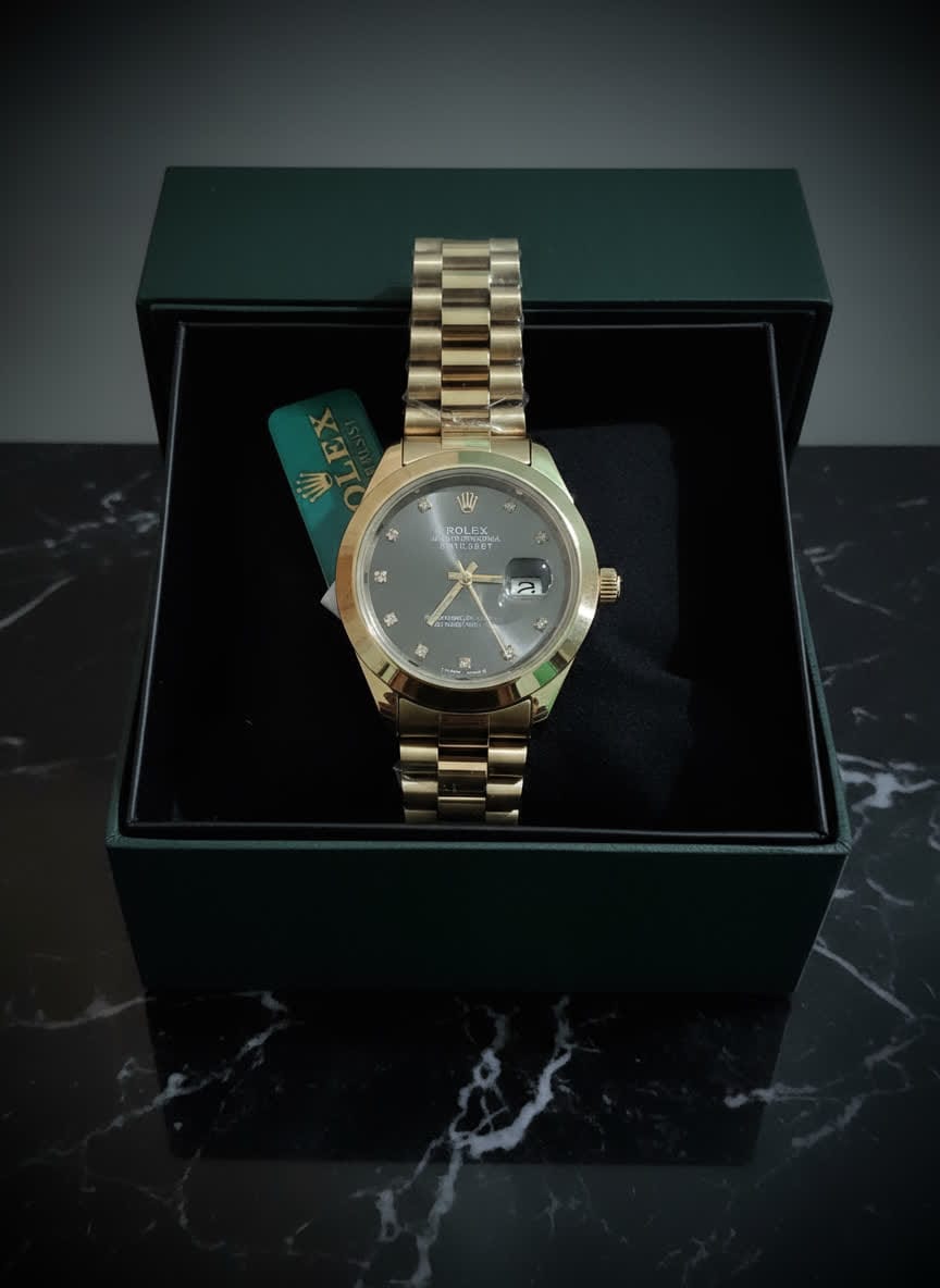 Golden Royal Watch, Subtle Green Inner Glow