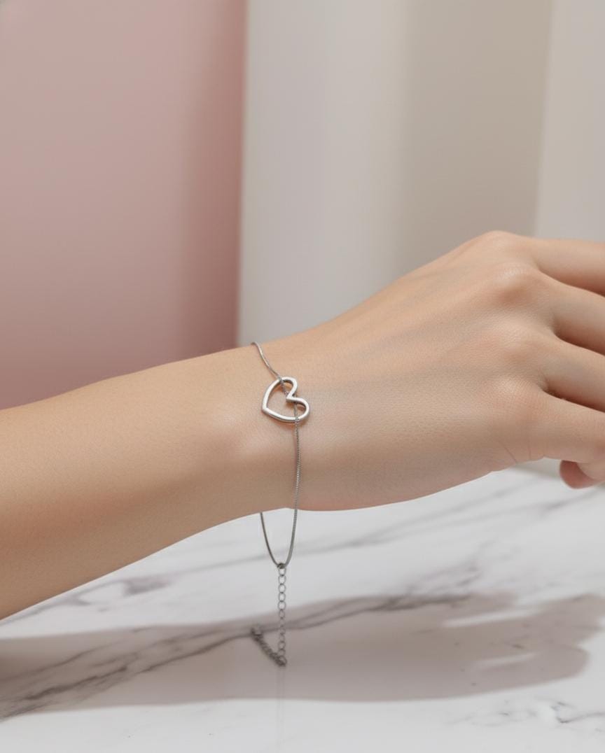 Royal Elegant Silver Heart Bracelet